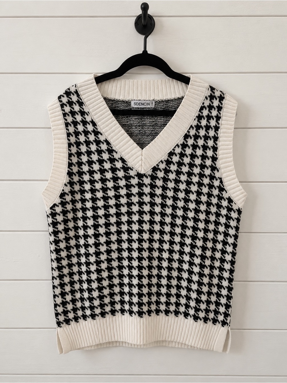 Black & Cream Houndstooth V-Neck Sweater Vest